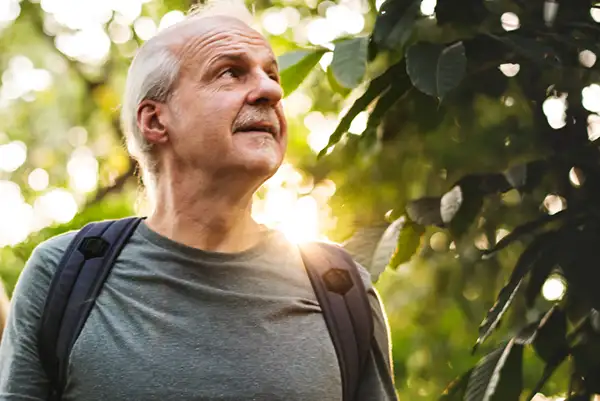 Caminhada depois dos 50 para os homens é bom para o coração