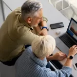 Seniors trabalhando, economia de prata