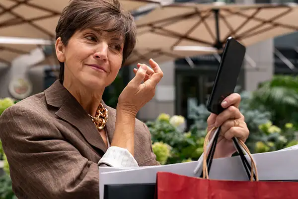 Consumidora, aposentada, longevidade vida real