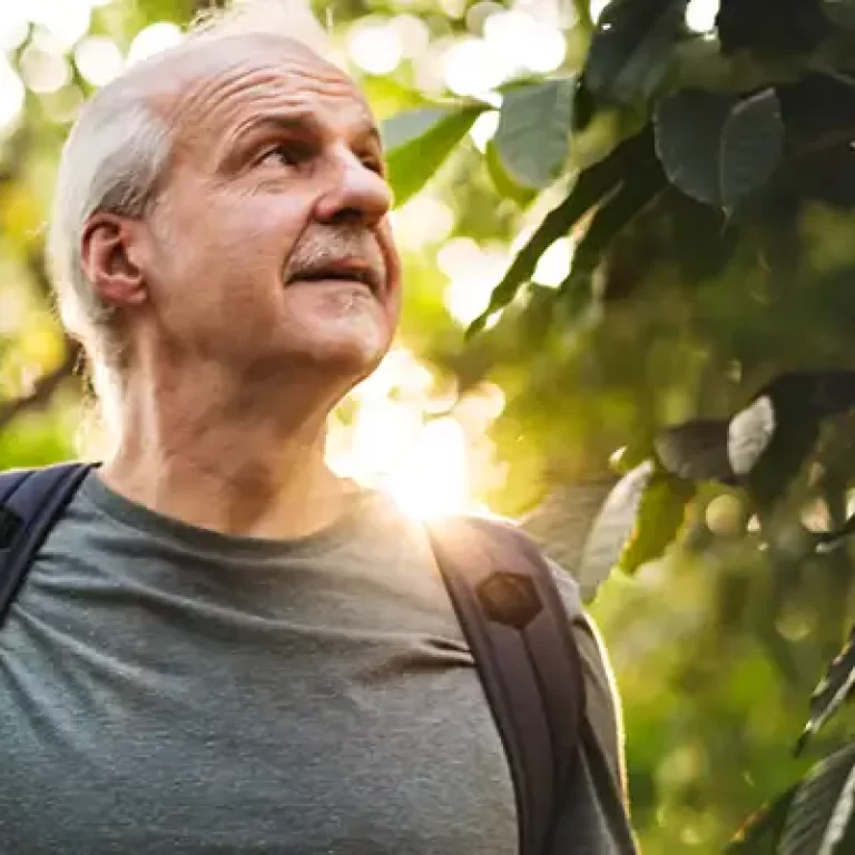 Caminhada depois dos 50 para os homens é bom para o coração